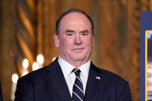 ����������������������John Phelan���� ��ͼ/��־Ӱ��/�����磩