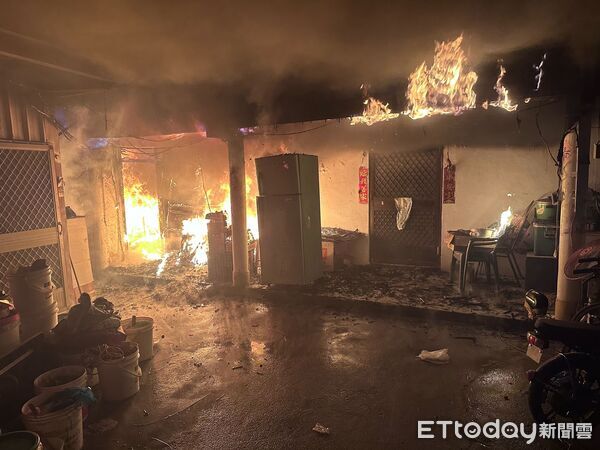 ▲台東市青海路發生火警，警消趕抵時火勢已十分猛烈，撲滅火勢後在屋內尋獲一名50歲男性死者。（圖／記者楊晨東翻攝）