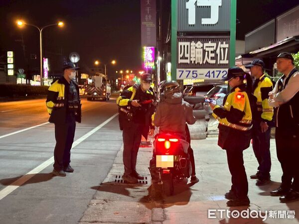 ▲里港警年前布署多點嚴抓改裝噪音車重大違規。（圖／記者陳崑福翻攝）