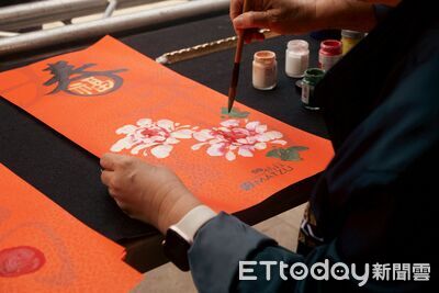 過年味爆棚！西螺福興宮揪書法名家寫春聯　擠爆廟埕