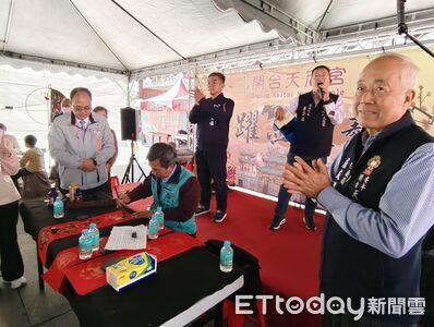 台南安平開台天后宮迎春送春聯　「旺馬奔騰 躍馬展藝」吸引近千人湧入