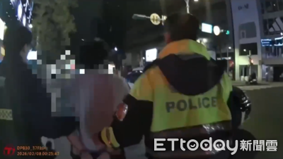 稱「在朋友家切水果」！男搭北捷口袋露刀柄　警圍捕上銬畫面曝