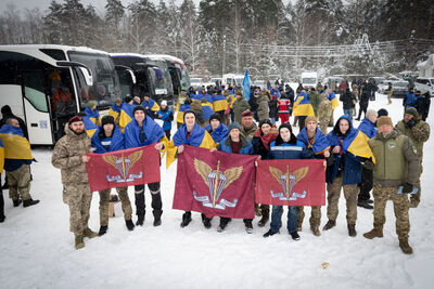 還活著！烏兵戰死下葬後「死而復生」　母接電話激動淚崩