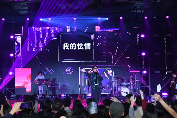 ▲三立尾牙董事長張榮華藍正龍等。（圖／三立提供）