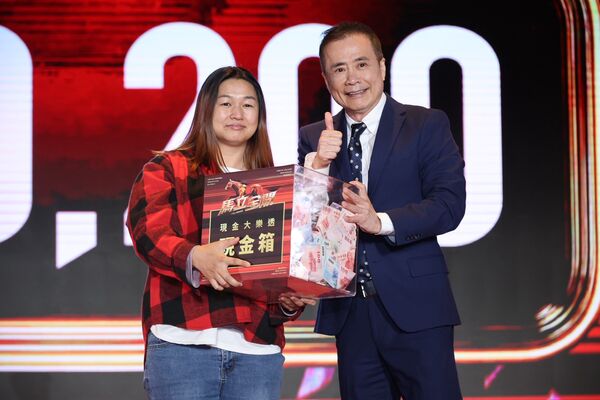 ▲三立尾牙董事長張榮華藍正龍等。（圖／三立提供）