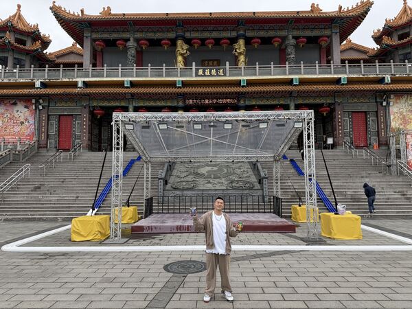 ▲草爺砸重金，斥資七位數，舉辦第一屆「神行盃國際四驅車大賽」。（圖／司徒提供）