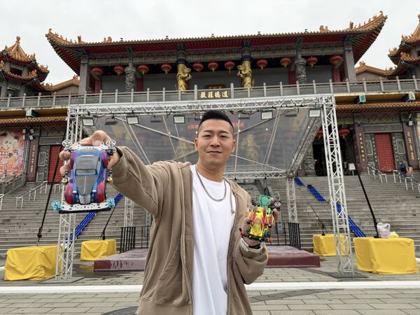 ▲草爺砸重金，斥資七位數，舉辦第一屆「神行盃國際四驅車大賽」。（圖／司徒提供）