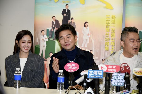 ▲《百味人生》（左起）陳謙文、林萱瑜、陳珮騏、江國賓、謝承均、邱子芯、劉書宏，現身《百味人生》粉絲見面會。（圖／三立提供）