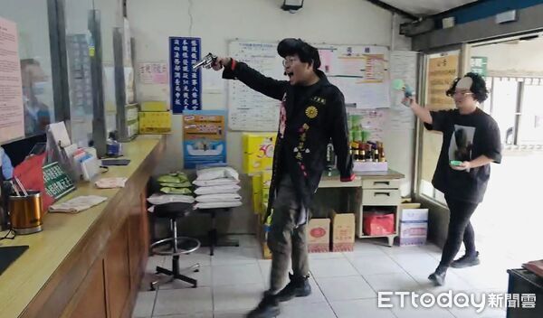 ▲▼   暴走族持槍闖金融機構　民雄警防搶演練全面上線 。（圖／民雄分局提供）