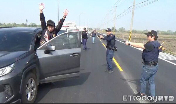 ▲▼   暴走族持槍闖金融機構　民雄警防搶演練全面上線 。（圖／民雄分局提供）