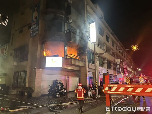 ▲寒流來襲，不少民眾使用電暖器取暖，消防局提醒若使用不當，恐引發火災。（記者林東良翻攝，下同）