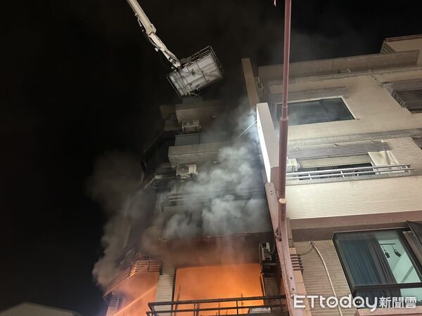 ▲寒流來襲，不少民眾使用電暖器取暖，消防局提醒若使用不當，恐引發火災。（記者林東良翻攝，下同）