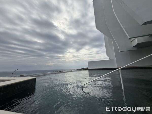 ▲▼  網美打卡必訪！墾丁後壁湖山腰新地標：風華飯店無邊際泳池＋藝術建築（圖／記者翁伊森攝）