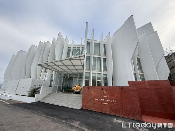 ▲▼  網美打卡必訪！墾丁後壁湖山腰新地標：風華飯店無邊際泳池＋藝術建築（圖／記者翁伊森攝）