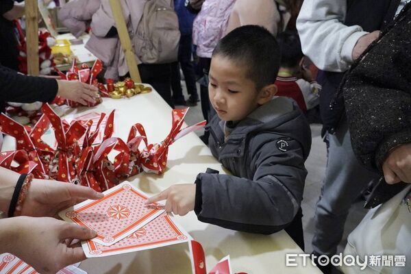 ▲基隆兒少處辦年貨大街湧人潮。（圖／記者郭世賢翻攝）