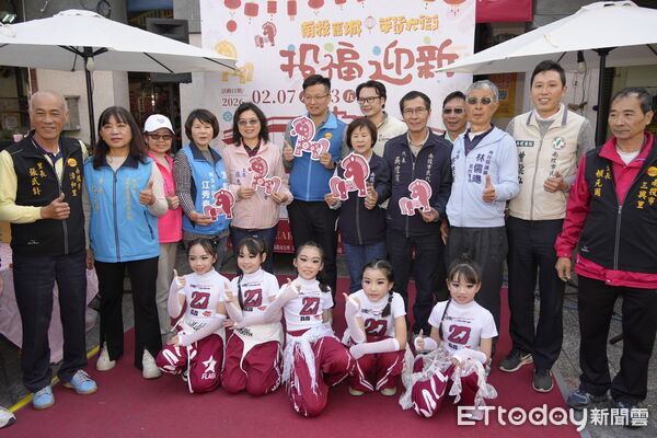 ▲紅燈籠點亮中山街，南投舊城邀您共譜「年味」序曲。（圖／南投市公所提供）