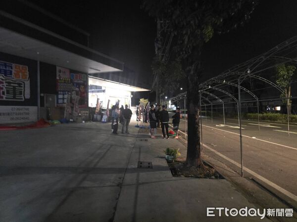 ▲▼高雄深夜傳出暴力事件。（圖／民眾提供）