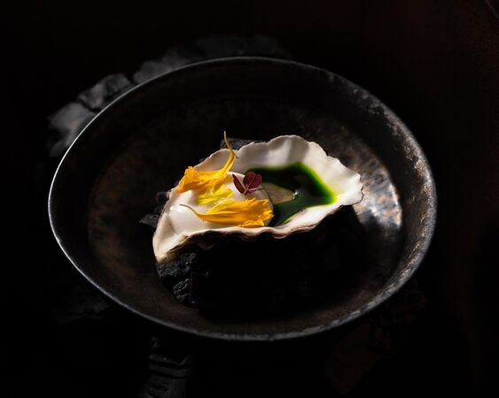 ▲斑泊菜色「薑｜醋｜牡蠣｜粥」。（圖／取自斑泊臉書）