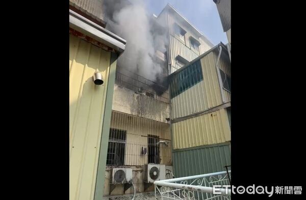 ▲▼台南市南區興隆路5層建物火警。（圖／記者林東良翻攝）