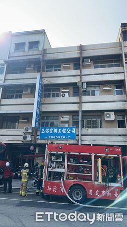 ▲▼台南市南區興隆路5層建物火警。（圖／記者林東良翻攝）