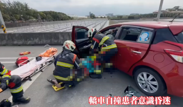 ▲▼             雲林一名67歲婦人不明原因駕車自撞，傷重不治。（圖／翻攝自斗六消防分隊臉書）