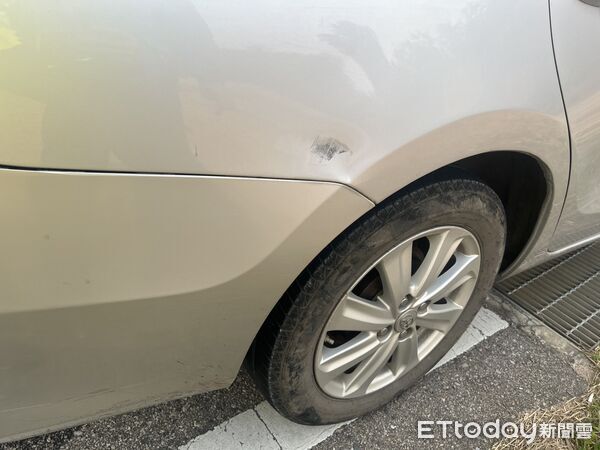 ▲▼左轉車未禮讓直行車車禍事故，機車女騎士肩髖挫傷送醫。(圖／金門縣警察局金城分局提供)