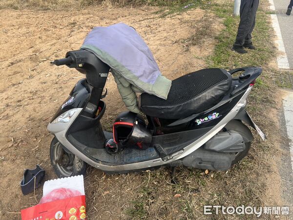 ▲▼左轉車未禮讓直行車車禍事故，機車女騎士肩髖挫傷送醫。(圖／金門縣警察局金城分局提供)