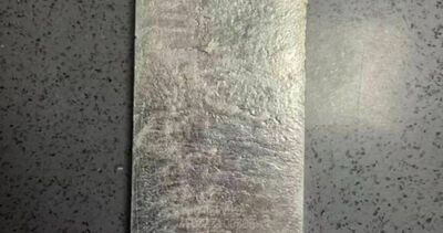 網購椅子拆封驚見「15公斤銀板」！價值破180萬　他報警揭真相