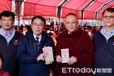 佛祖請吃飯暖心圍爐！左鎮噶瑪噶居寺席開131桌　1300弱勢共享團圓餐