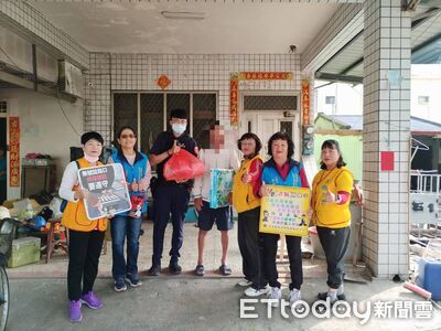 年節將至溫情先到　枋寮警+志工深入社區關懷弱勢