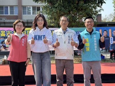 國民黨主席鄭麗文南下屏東掃街拜票　深入社區傾聽民意