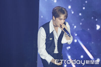 直擊／金在中唱完2首歌「氣氛怪怪的」　驚問：我做錯什麼了嗎？