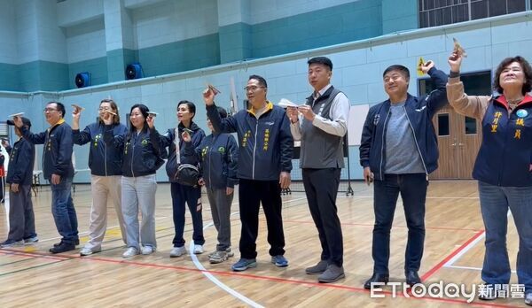 ▲▼漁翁島紙飛機飛行公開賽。（圖／記者陳洋翻攝）