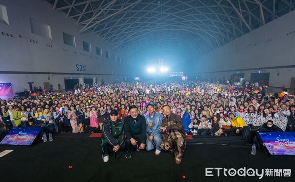 ▲馬光尾牙晚宴邀人氣團體玖壹壹熱情獻唱、嗨翻全場。（圖／記者許宥孺翻攝）