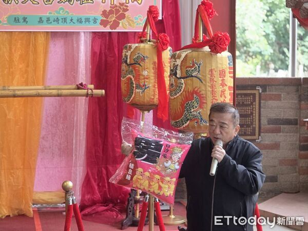 ▲▼    拒絕交友詐騙！嘉義大福興宮「行古禮拋繡球」再現浪漫。白沙屯媽祖情人節駕臨　擲筊抽電動自行車、65吋電視   。（圖／記者翁伊森攝）