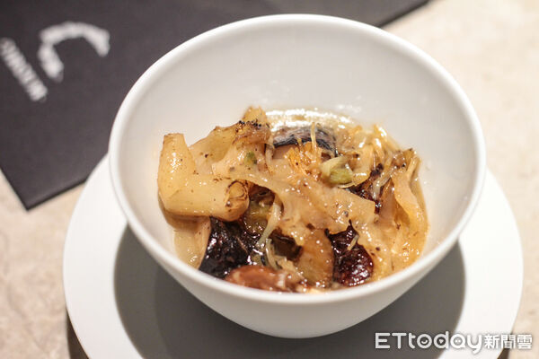 ▲從剁椒發酵到蘭州牛肉麵　一星餐廳「Circum」春季新菜重現傳統智慧。（圖／記者黃士原攝）