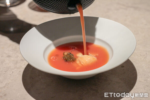 ▲從剁椒發酵到蘭州牛肉麵　一星餐廳「Circum」春季新菜重現傳統智慧。（圖／記者黃士原攝）