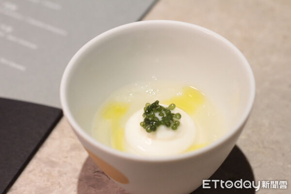 ▲從剁椒發酵到蘭州牛肉麵　一星餐廳「Circum」春季新菜重現傳統智慧。（圖／記者黃士原攝）