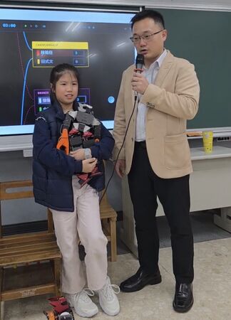 ▲集美國小「強生AI鋼鐵鬥士營」成果展昨日迎來最狂高潮。（圖／主辦單位提供）