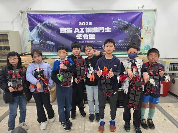▲集美國小「強生AI鋼鐵鬥士營」成果展昨日迎來最狂高潮。（圖／主辦單位提供）