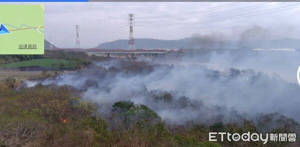 ▲快訊／台中后里雜草火警　濃煙狂竄燃燒3千平方公尺。（台中市消防局提供）