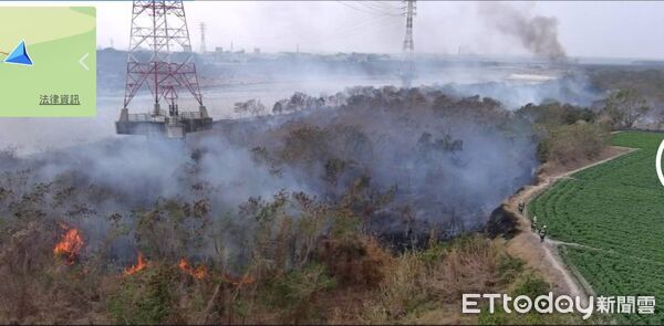 ▲快訊／台中后里雜草火警　濃煙狂竄燃燒3千平方公尺。（台中市消防局提供）
