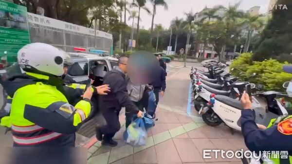 ▲曾嫌對北捷連續施行縱火過程全被監視器拍下。（圖／記者張君豪翻攝）