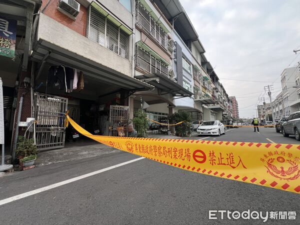 ▲▼             屏東毒販持疑似手榴彈與警方對峙。（圖／民眾提供，下同）