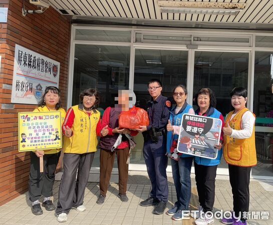 ▲枋寮警分局日前結合警察志工助弱勢家庭。（圖／記者陳崑福翻攝）