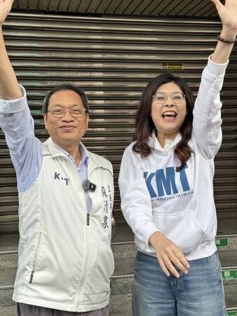 ▲國民黨主席鄭麗文8日南下屏東，陪同蘇清泉向民眾拜早年。（圖／蘇清泉服務團隊提供）