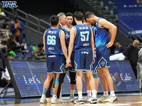 ▲高雄全家海神苦吞5連敗，代理總教練朱永弘。（圖／TPBL提供）