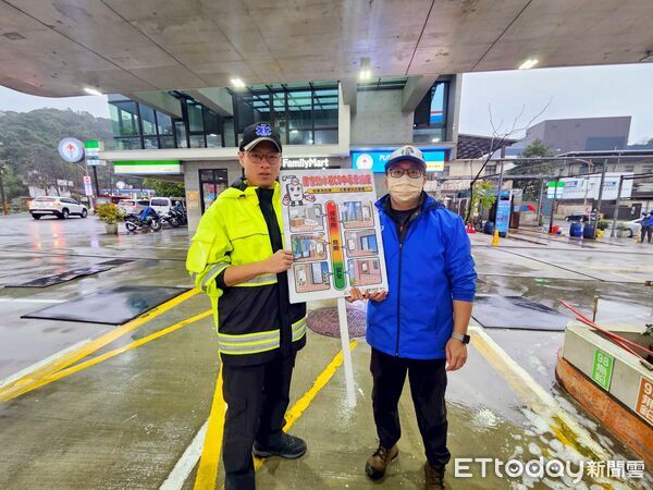 ▲寒流急凍基隆亮橙色警戒。（圖／記者郭世賢翻攝）