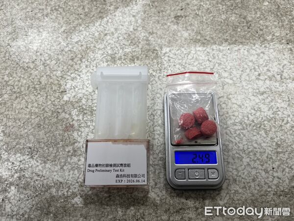 ▲▼闖紅燈遭攔查爆衝突，台南男車內搜出安非他命送辦。（圖／記者林東良翻攝）