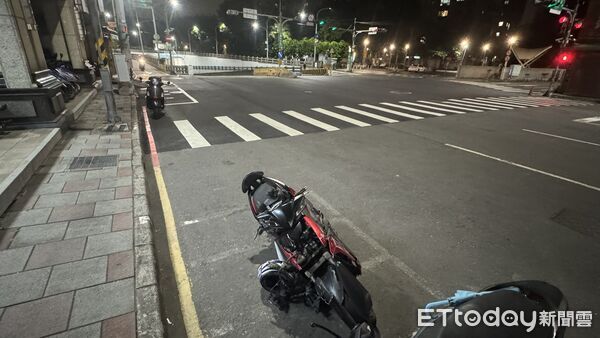 ▲▼新莊轎車機車碰撞　男騎士頭部重創「無呼吸心跳」。（圖／記者陳以昇攝）